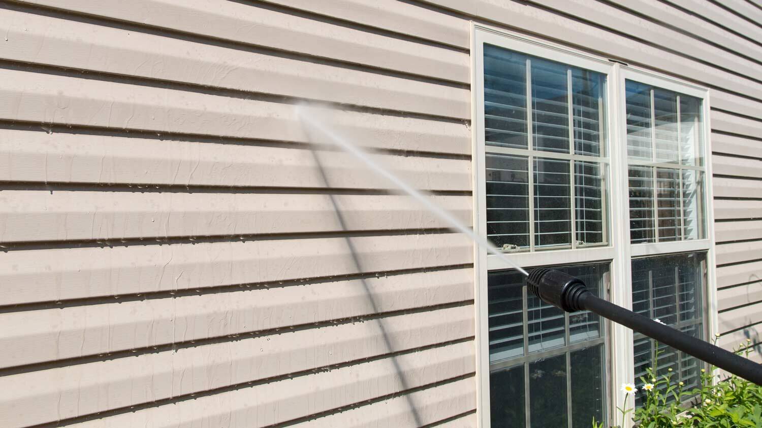 Dangers of Pressure Washing Vinyl Siding